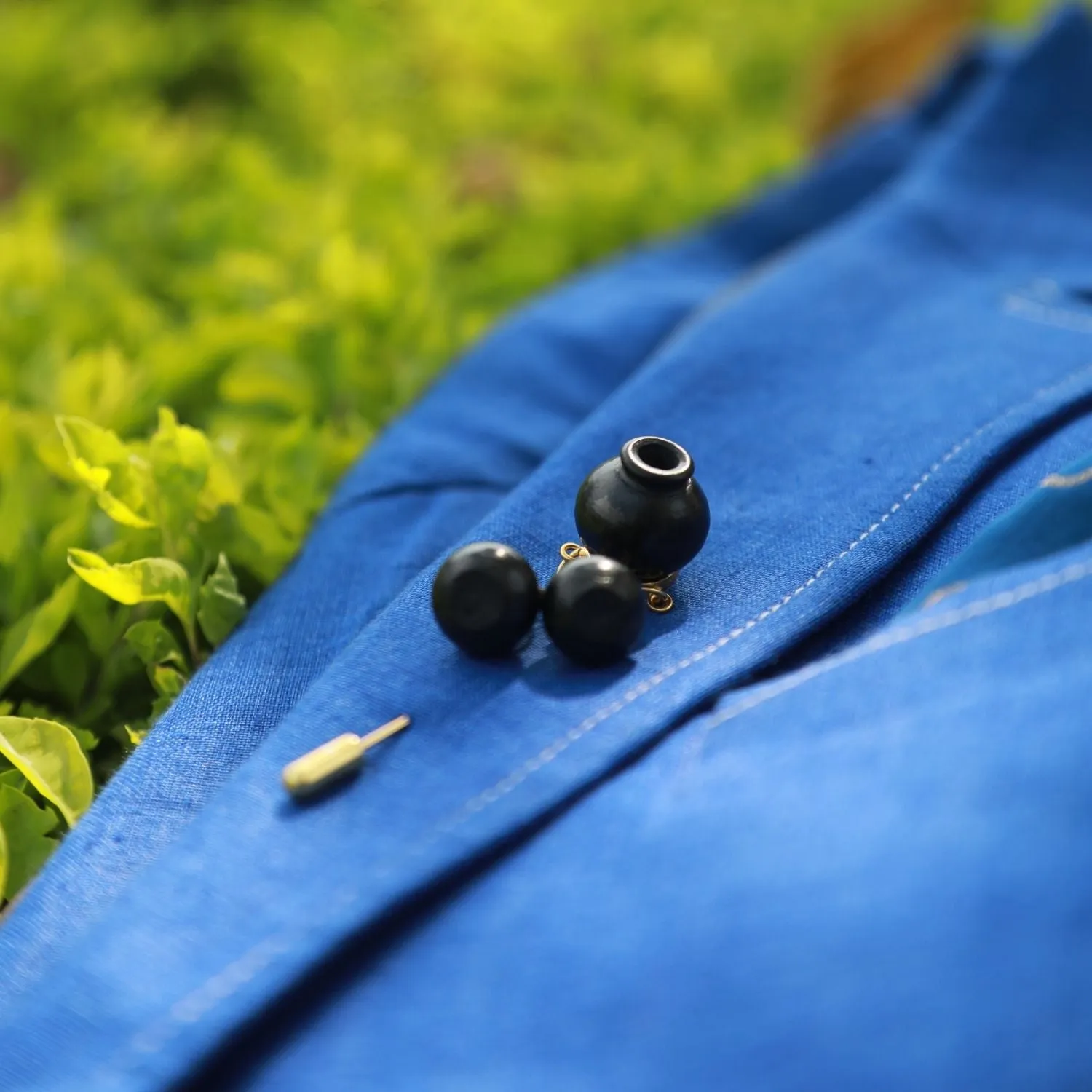 Artistic Lapelpin | Conceptual Jewellery | Hand-crafted | 22kt Gold Plated