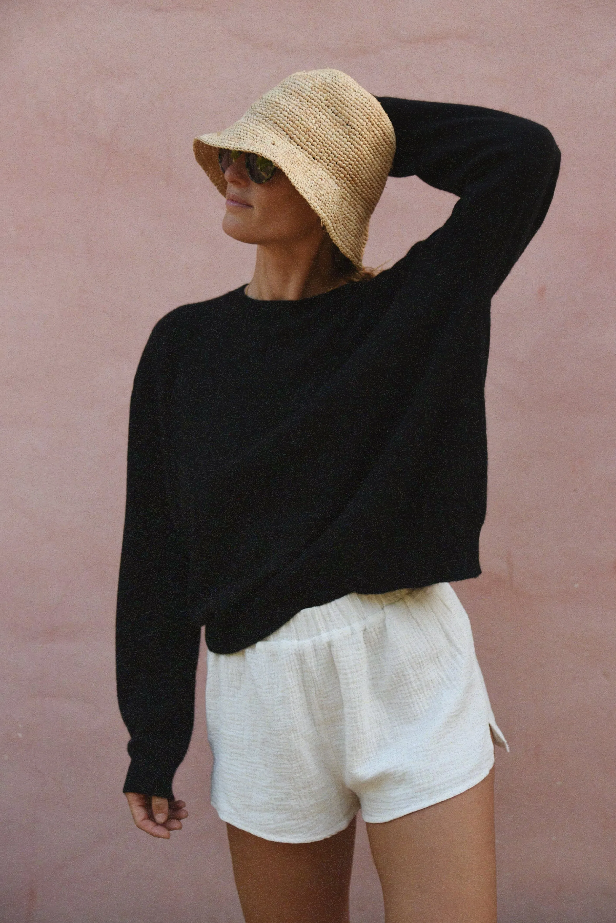 The Cashmere Cove Crew Neck // Noir